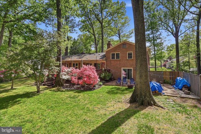 2400 BEEKAY CT, Vienna, VA 22181