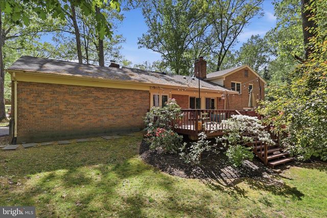 2400 BEEKAY CT, Vienna, VA 22181