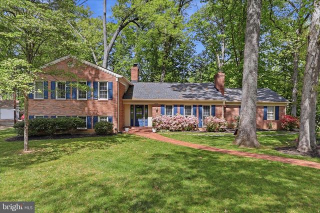 2400 BEEKAY CT, Vienna, VA 22181