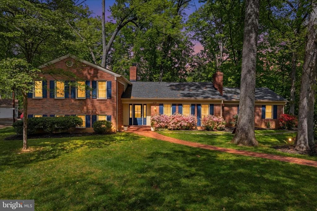 2400 BEEKAY CT, Vienna, VA 22181
