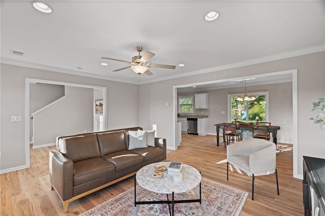 119 Sunny Point Loop, Central, SC 29630