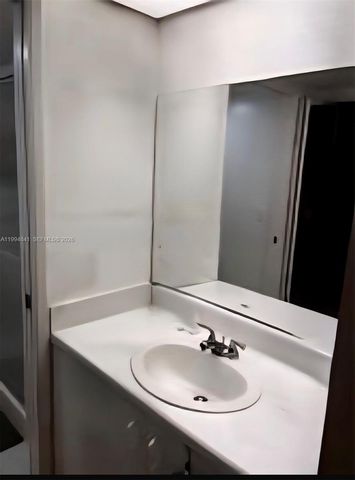 900 SW 142nd Ave 114L, Pembroke Pines, FL 33027