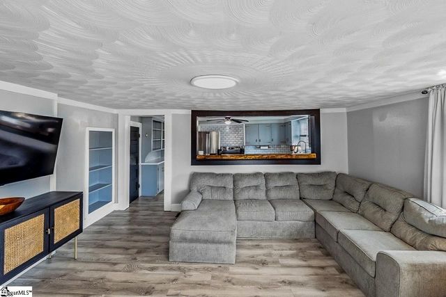 6 S Main Street, Startex, SC 29377