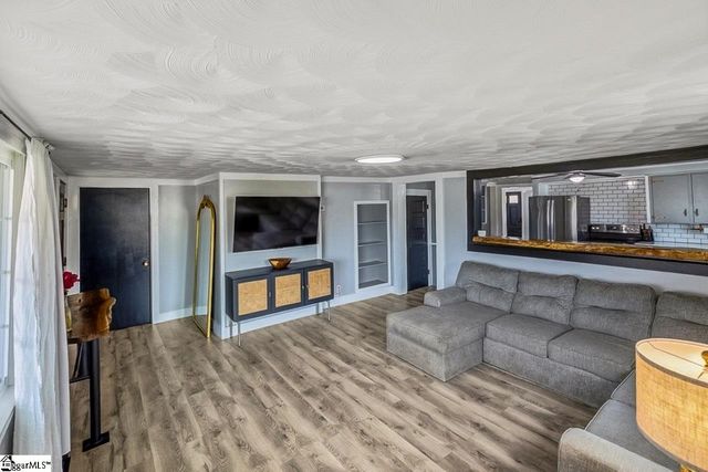 6 S Main Street, Startex, SC 29377