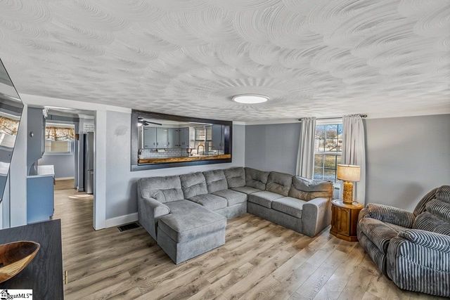 6 S Main Street, Startex, SC 29377