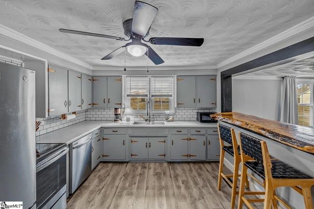 6 S Main Street, Startex, SC 29377