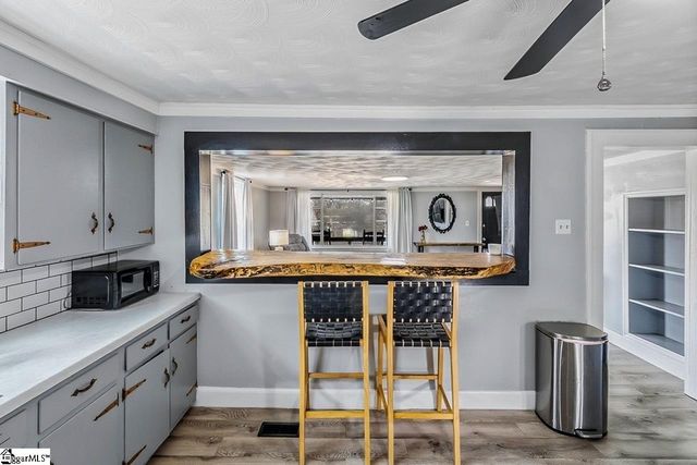 6 S Main Street, Startex, SC 29377