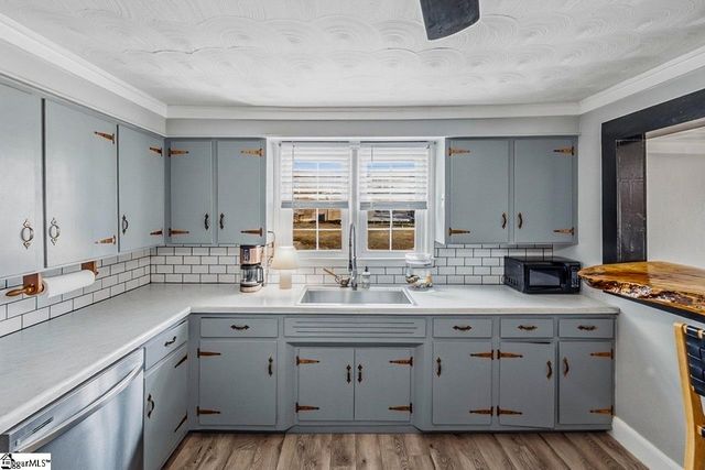 6 S Main Street, Startex, SC 29377