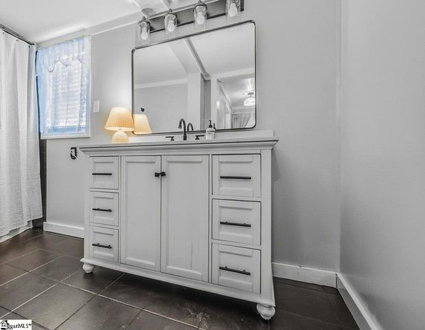 6 S Main Street, Startex, SC 29377