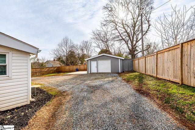 6 S Main Street, Startex, SC 29377