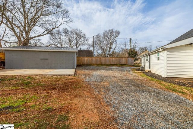 6 S Main Street, Startex, SC 29377