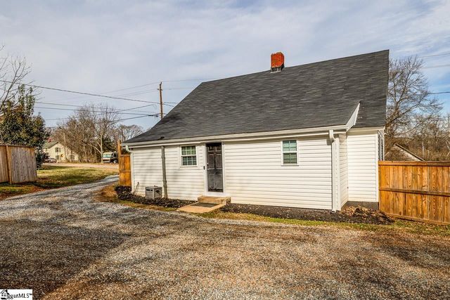 6 S Main Street, Startex, SC 29377