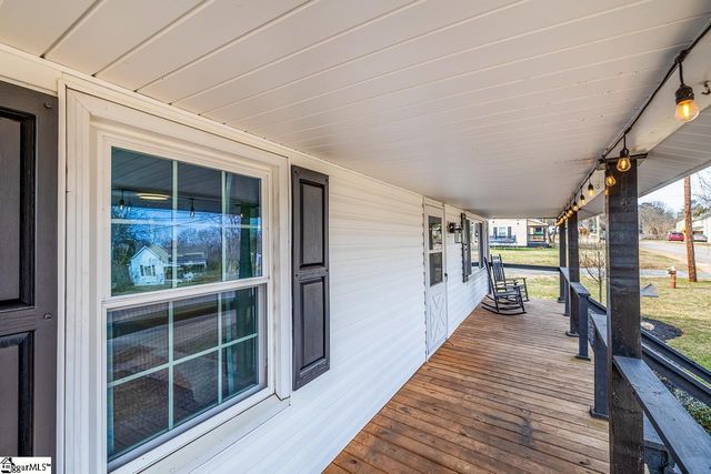 6 S Main Street, Startex, SC 29377