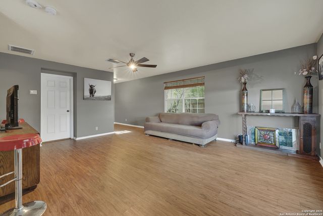 6131 Kensinger Pass, Converse, TX 78109