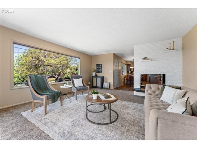 10100 Se WALNUT Dr, Happy Valley, OR 97086
