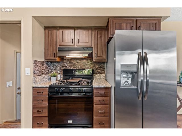 10100 Se WALNUT Dr, Happy Valley, OR 97086