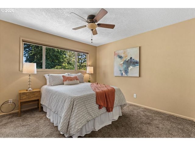 10100 Se WALNUT Dr, Happy Valley, OR 97086