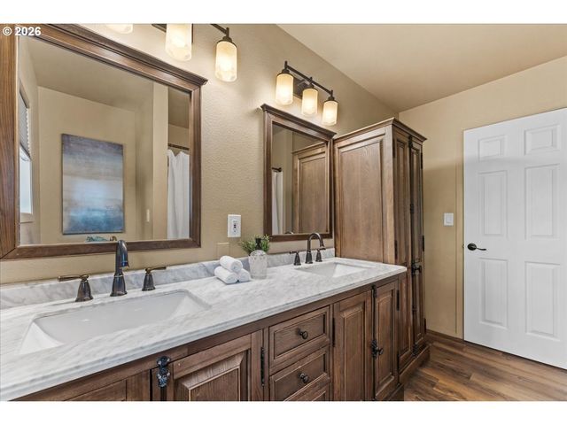 10100 Se WALNUT Dr, Happy Valley, OR 97086