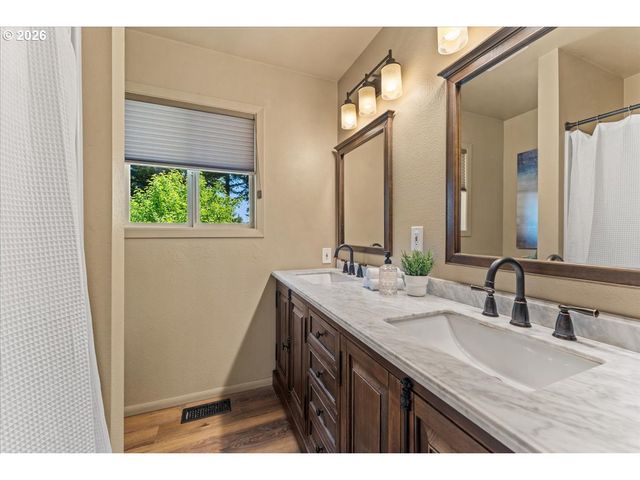10100 Se WALNUT Dr, Happy Valley, OR 97086