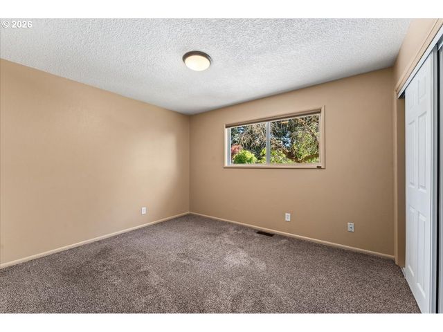 10100 Se WALNUT Dr, Happy Valley, OR 97086