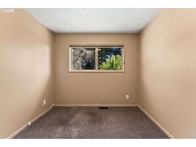 10100 Se WALNUT Dr, Happy Valley, OR 97086
