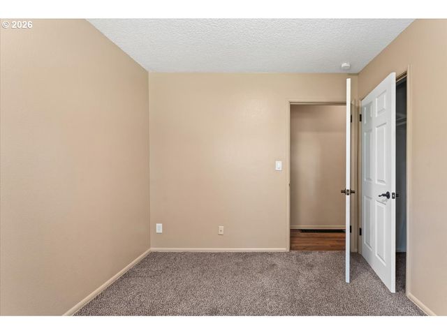 10100 Se WALNUT Dr, Happy Valley, OR 97086