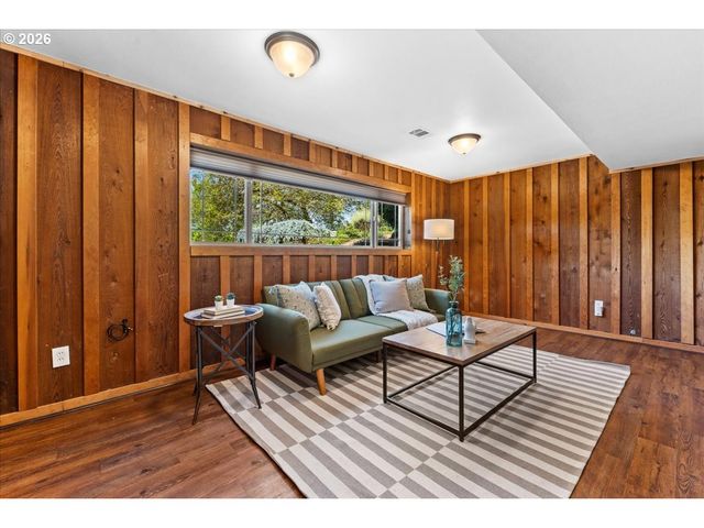 10100 Se WALNUT Dr, Happy Valley, OR 97086