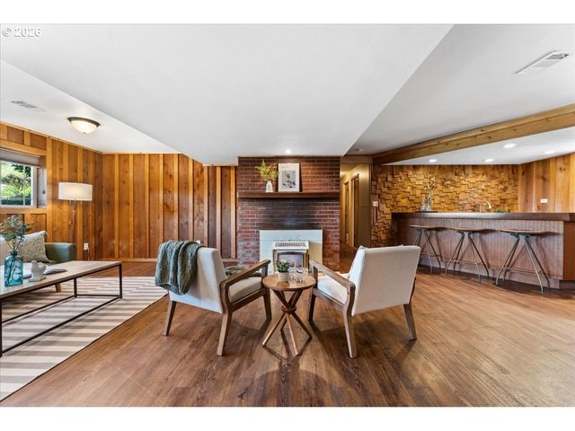10100 Se WALNUT Dr, Happy Valley, OR 97086