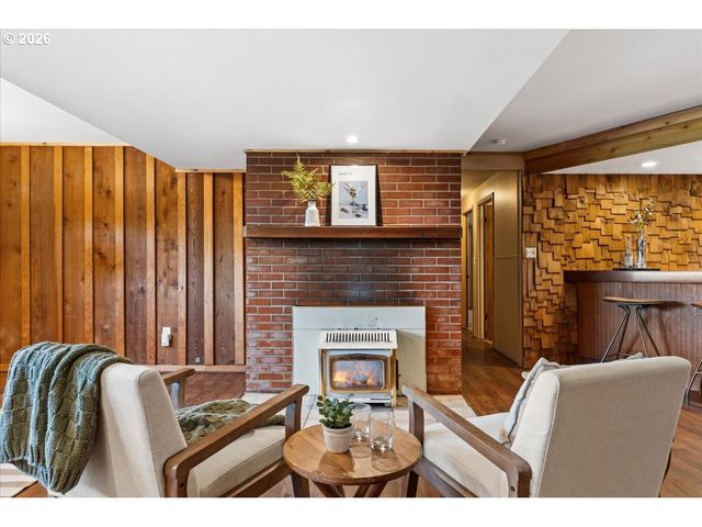 10100 Se WALNUT Dr, Happy Valley, OR 97086