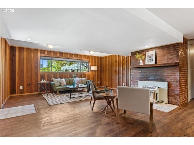 10100 Se WALNUT Dr, Happy Valley, OR 97086