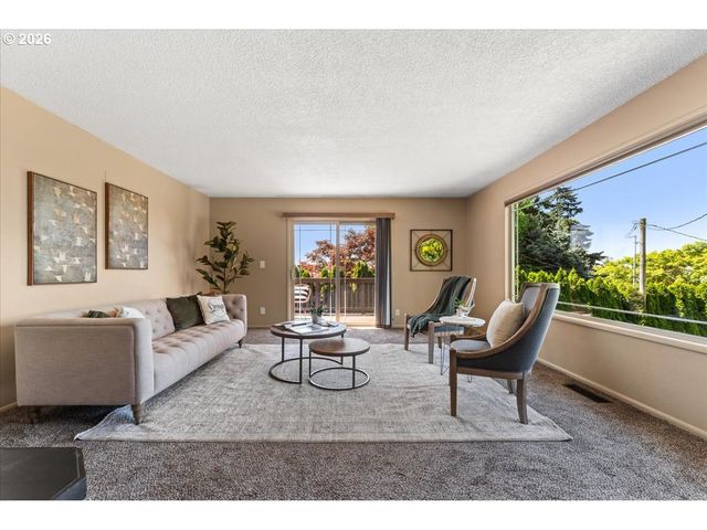 10100 Se WALNUT Dr, Happy Valley, OR 97086