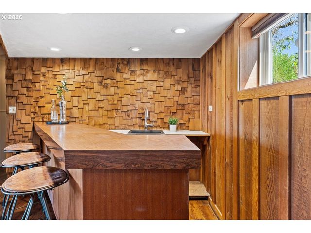10100 Se WALNUT Dr, Happy Valley, OR 97086