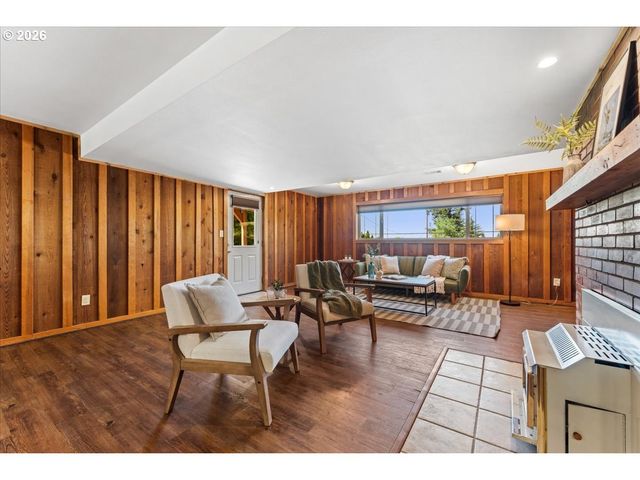10100 Se WALNUT Dr, Happy Valley, OR 97086