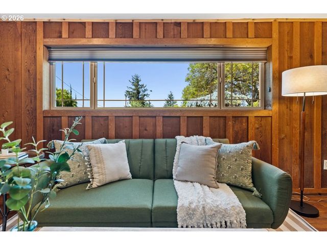 10100 Se WALNUT Dr, Happy Valley, OR 97086