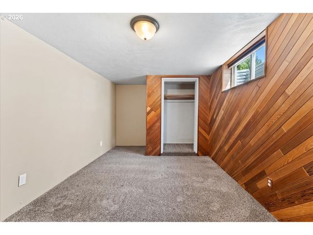 10100 Se WALNUT Dr, Happy Valley, OR 97086