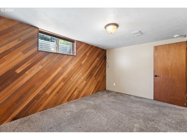 10100 Se WALNUT Dr, Happy Valley, OR 97086