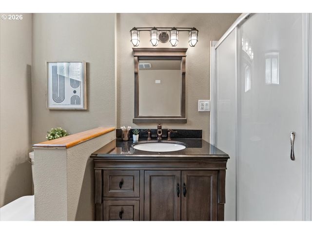 10100 Se WALNUT Dr, Happy Valley, OR 97086