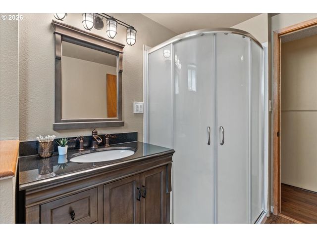 10100 Se WALNUT Dr, Happy Valley, OR 97086