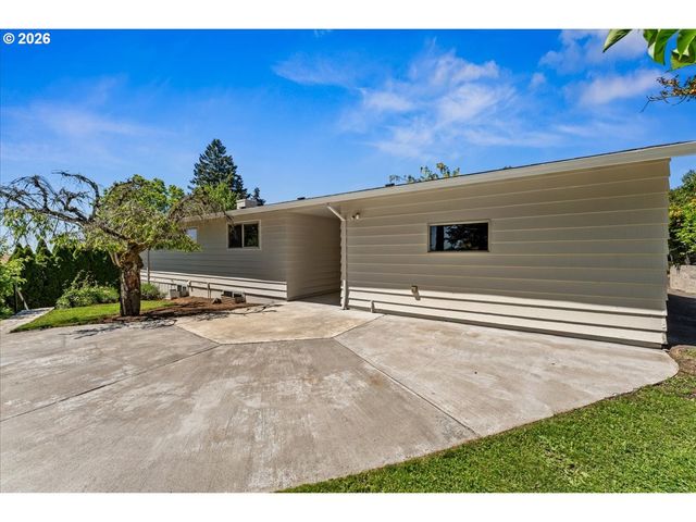 10100 Se WALNUT Dr, Happy Valley, OR 97086
