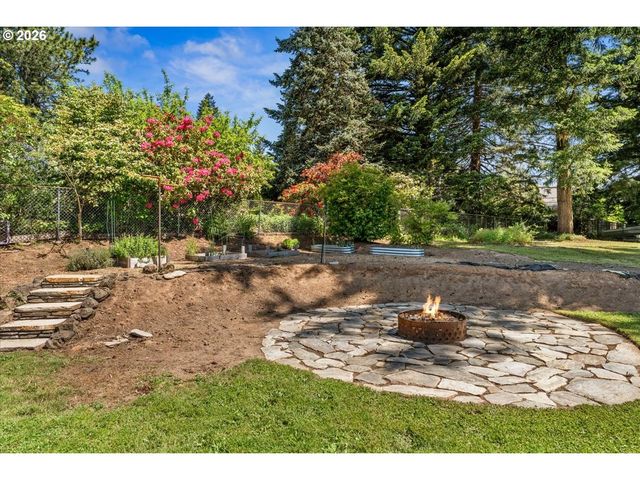 10100 Se WALNUT Dr, Happy Valley, OR 97086