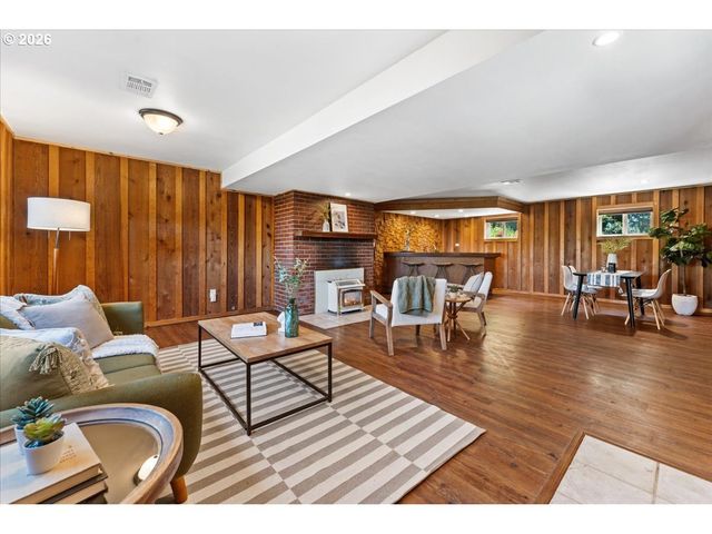 10100 Se WALNUT Dr, Happy Valley, OR 97086