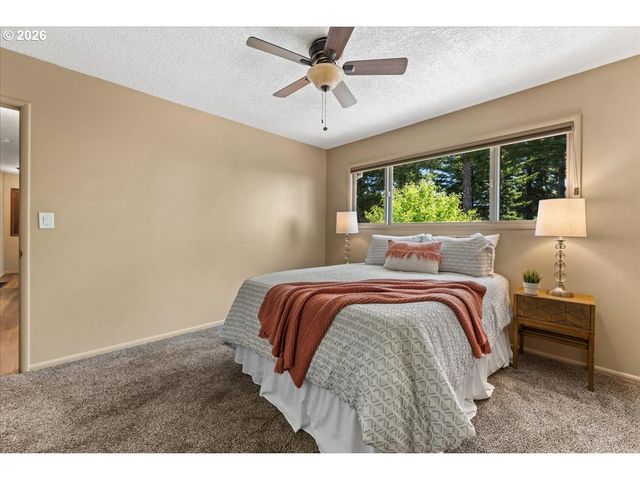 10100 Se WALNUT Dr, Happy Valley, OR 97086