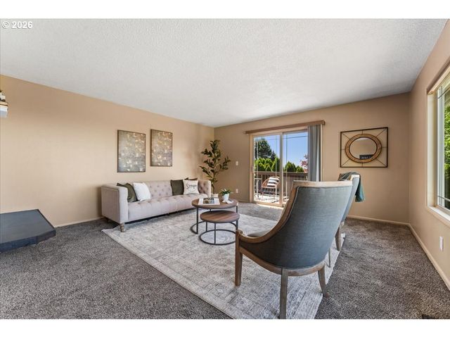 10100 Se WALNUT Dr, Happy Valley, OR 97086