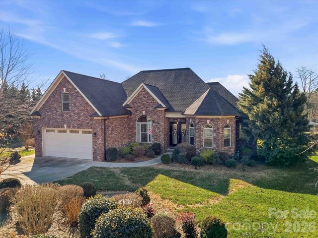 1743 Whitewater Court, Hickory, NC 28602