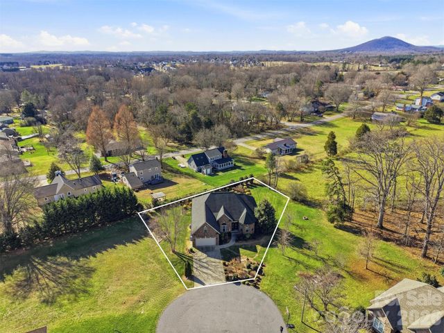 1743 Whitewater Court, Hickory, NC 28602