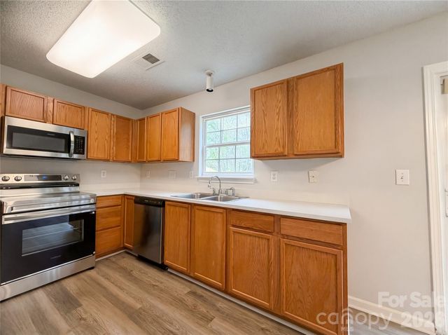 2312 Meadecroft Road, Charlotte, NC 28214