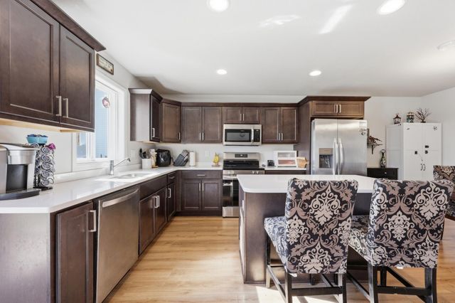 6824 Meadow View Drive S, Fargo, ND 58104