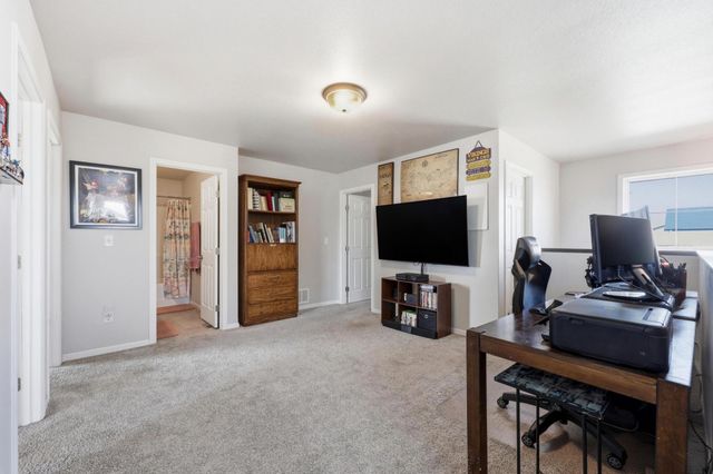 6824 Meadow View Drive S, Fargo, ND 58104