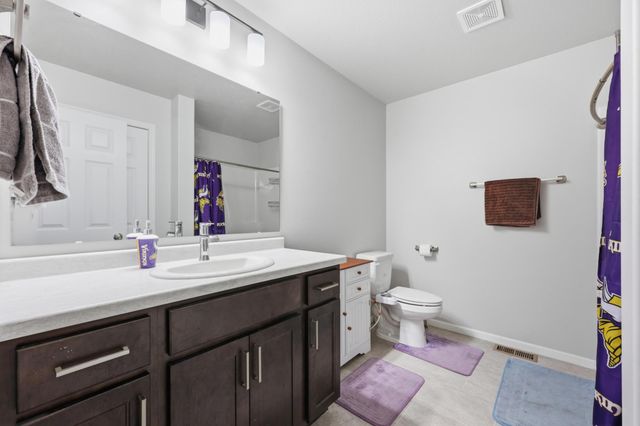 6824 Meadow View Drive S, Fargo, ND 58104