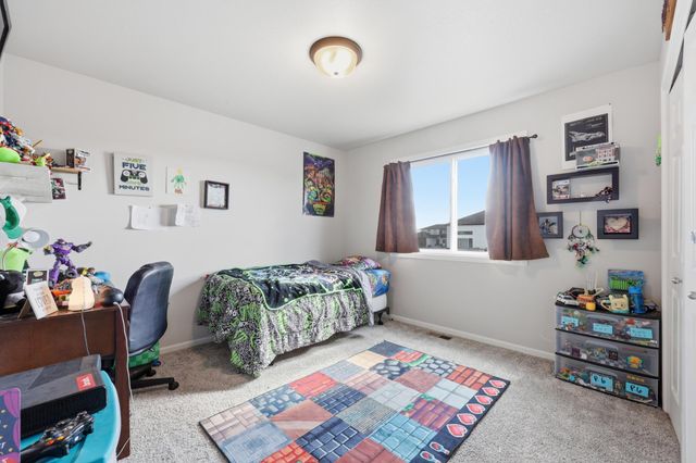 6824 Meadow View Drive S, Fargo, ND 58104